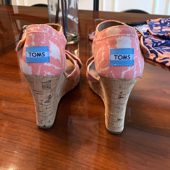 Toms Women Size 6.5 Wedges Sandals Pink Boho cork - Picture 3 of 7